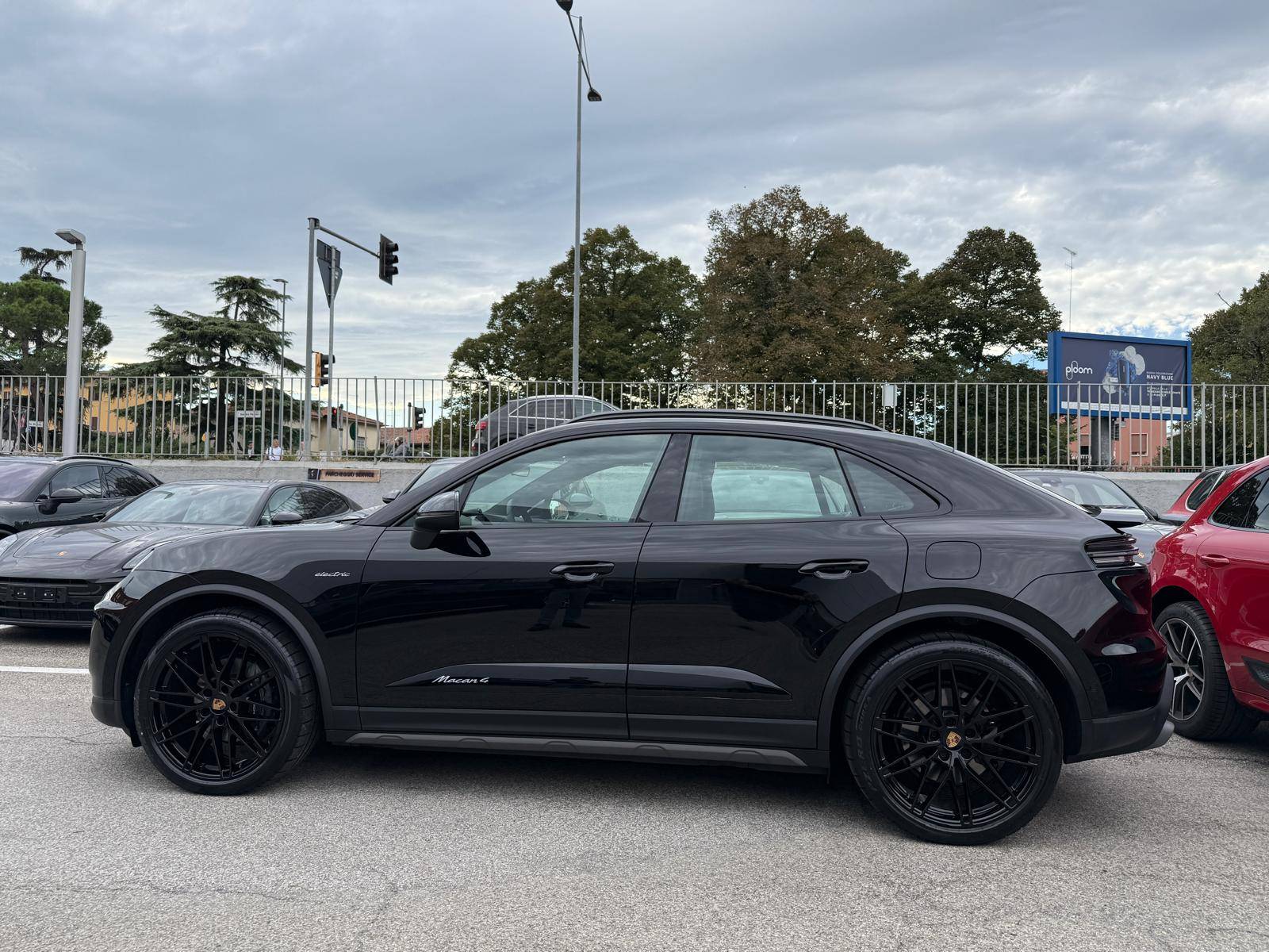Electric Macan EV BLACK & JET BLACK METALLIC Macan EV Photos Thread 461318742_10230018676163532_7938472821441557244_n