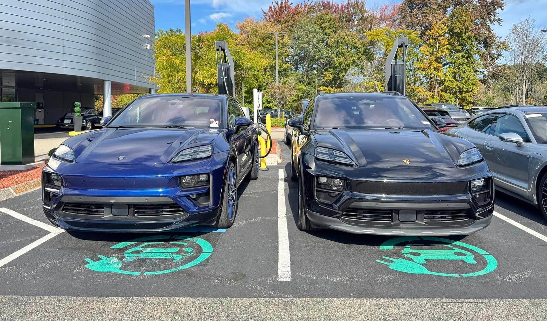 Electric Macan EV BLACK & JET BLACK METALLIC Macan EV Photos Thread -macan-ev-turbo-vs-4-gentian-blue-vs-jet-black-