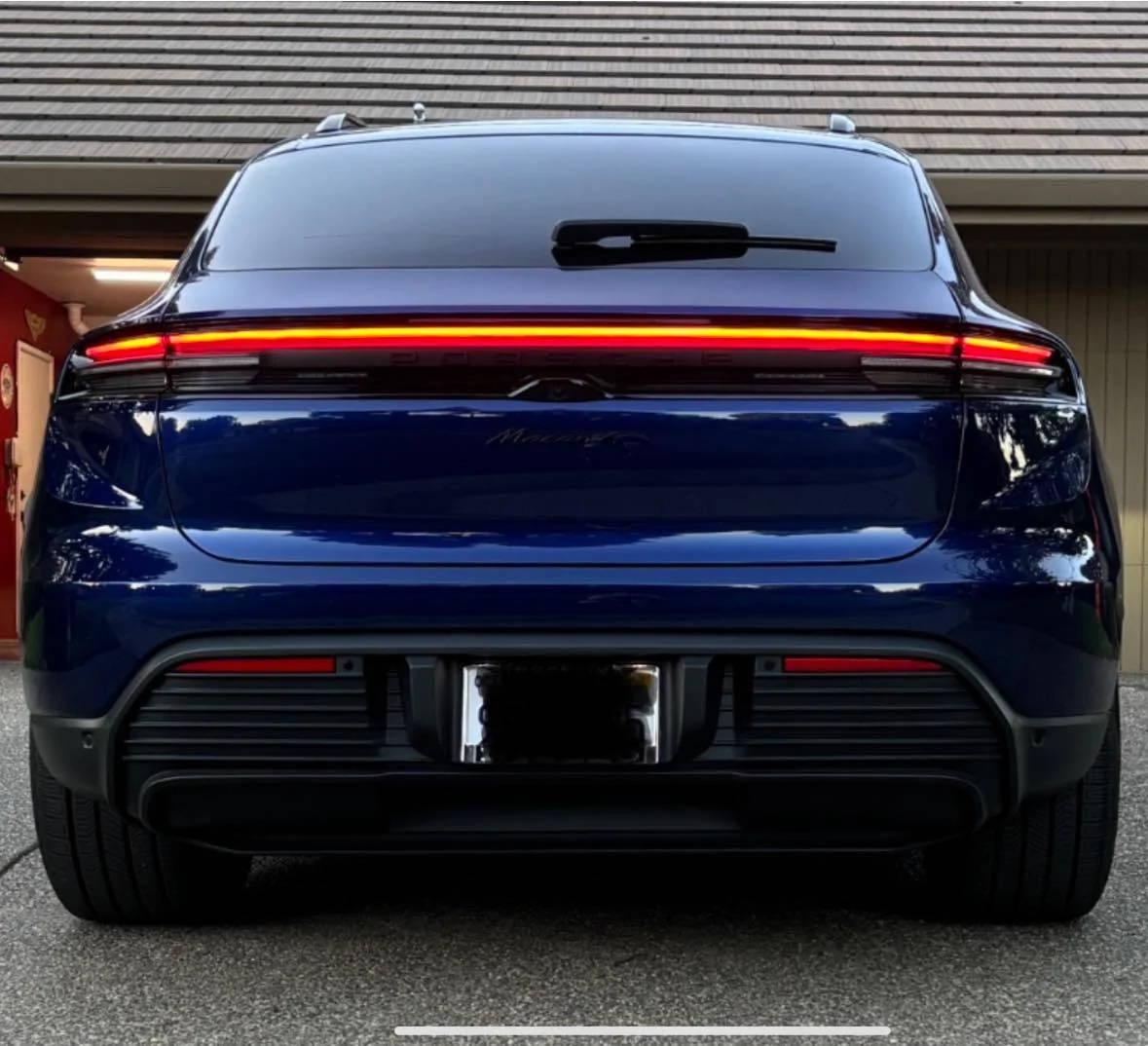 Electric Macan EV GENTIAN BLUE Macan EV Photos Gentian Blue Chalk Interior Macan 4 EV 2