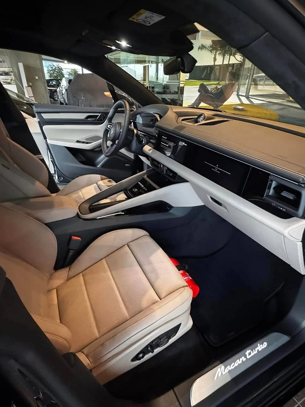 Electric Macan EV BLACK & JET BLACK METALLIC Macan EV Photos Thread 466040142_10235545250918840_6502844359031294034_n