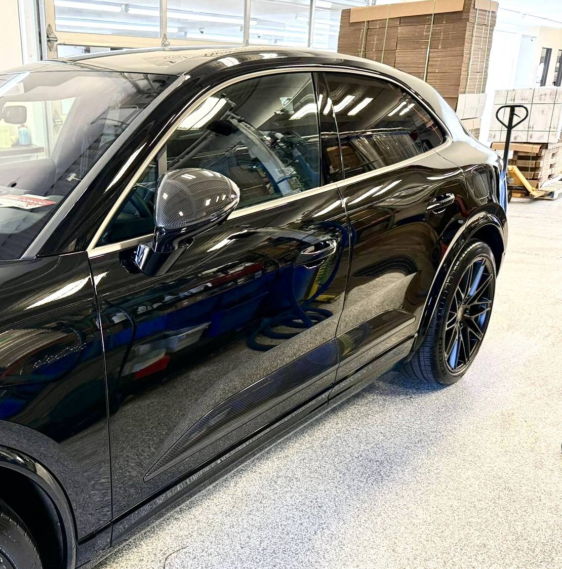 Electric Macan EV How do the visible carbon fiber sides blades work with the visible carbon fiber wheels? IMG_0315