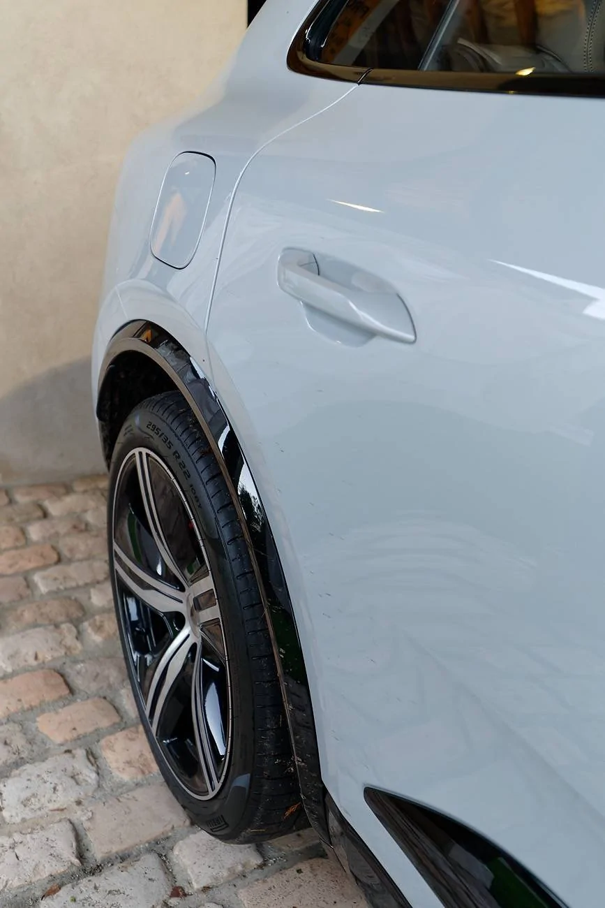 Electric Macan EV Anyone else have poor fitting charge covers? DSC09277_DxO