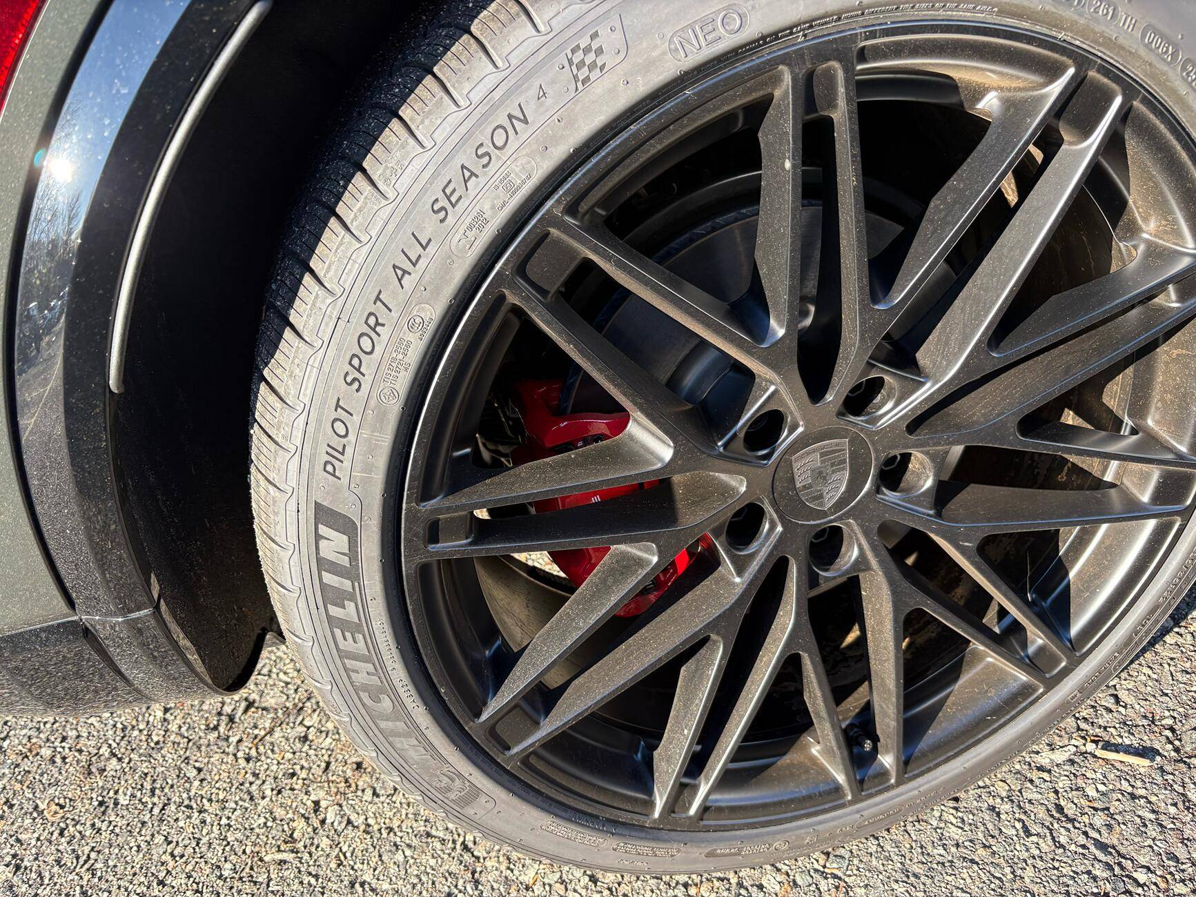 Electric Macan EV What factory tires are on your Macan EV? Satisfied with them? 1734467321597-b6