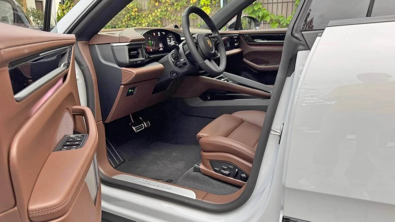 Electric Macan EV 🎨 Interior: TRUFFLE BROWN Photos Truffle Brown Interior Leather Macan EV Electric 6