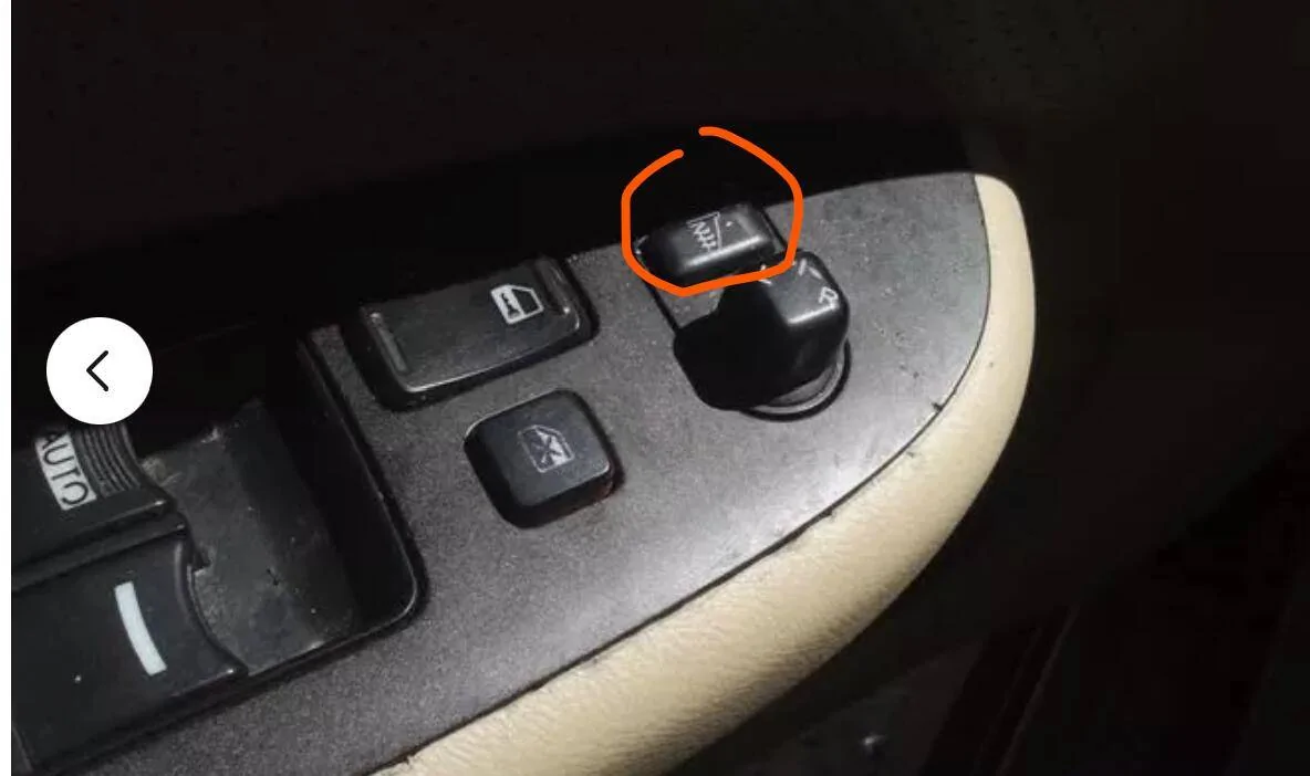 Electric Macan EV Tilt mirrors down when reversing 1737581975835-u