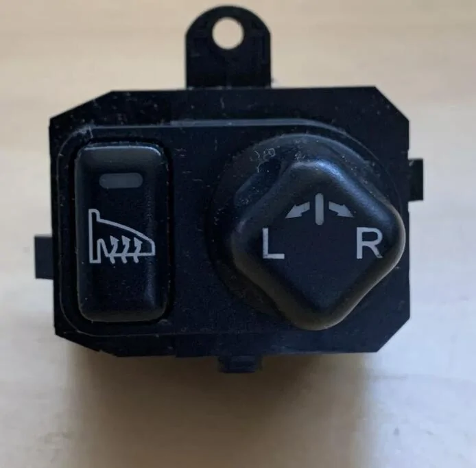 Electric Macan EV Tilt mirrors down when reversing 1737582266684-kg