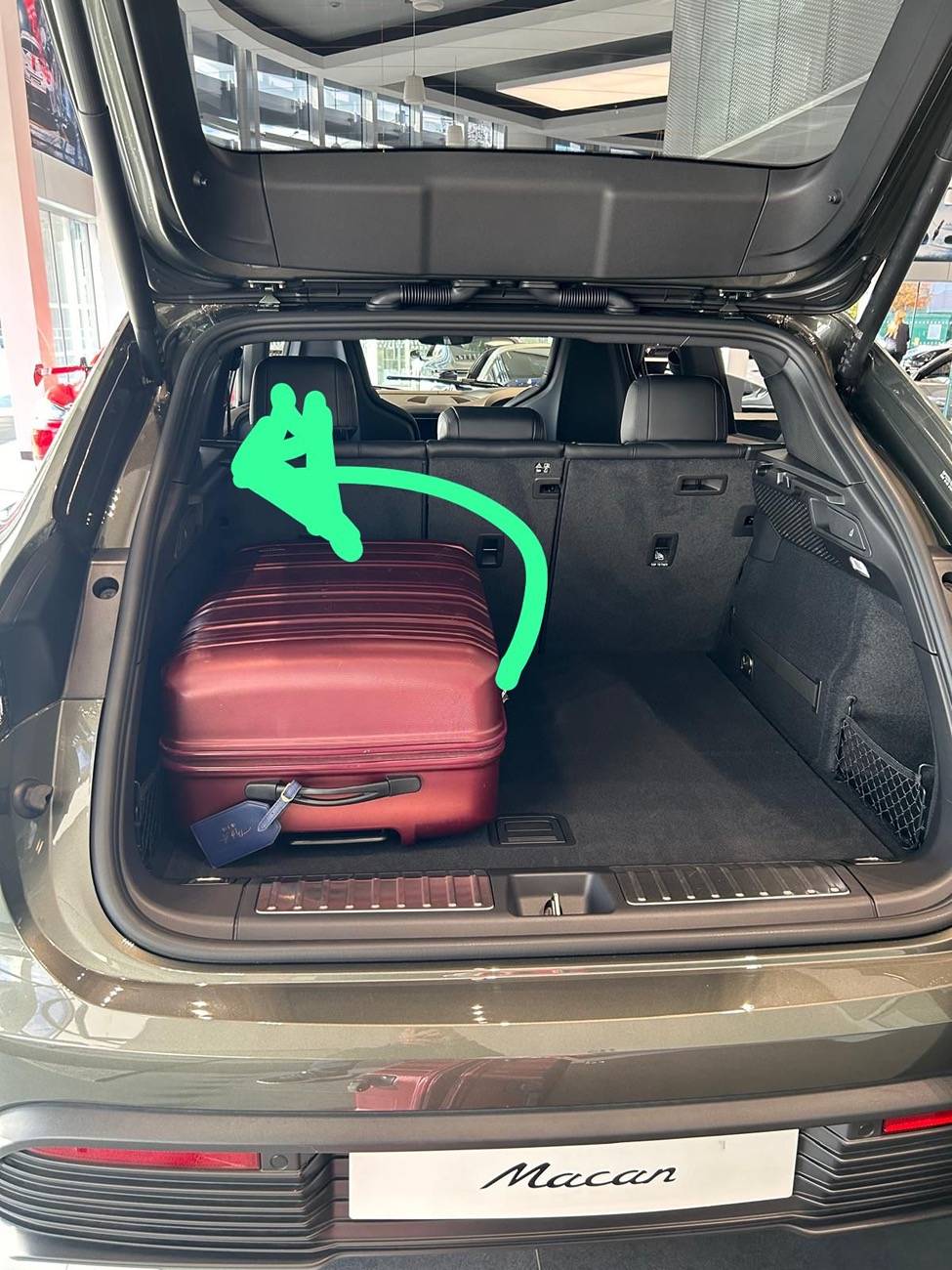 Electric Macan EV Boot dimensions b19098a0-625d-4866-bd55-eb643cb935b8