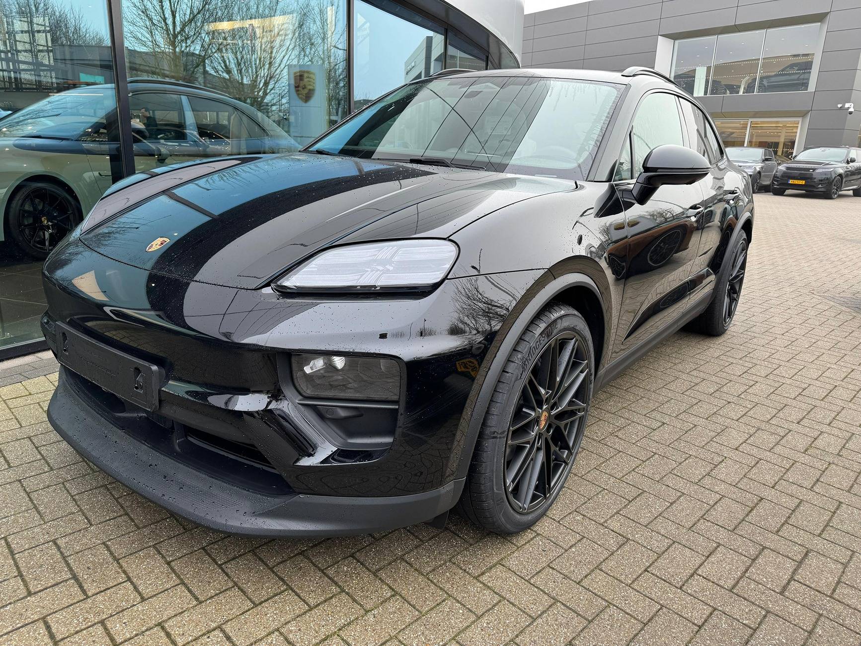 Electric Macan EV BLACK & JET BLACK METALLIC Macan EV Photos Thread 3ca502b5-58b1-4dd6-ad04-7fde2305c266