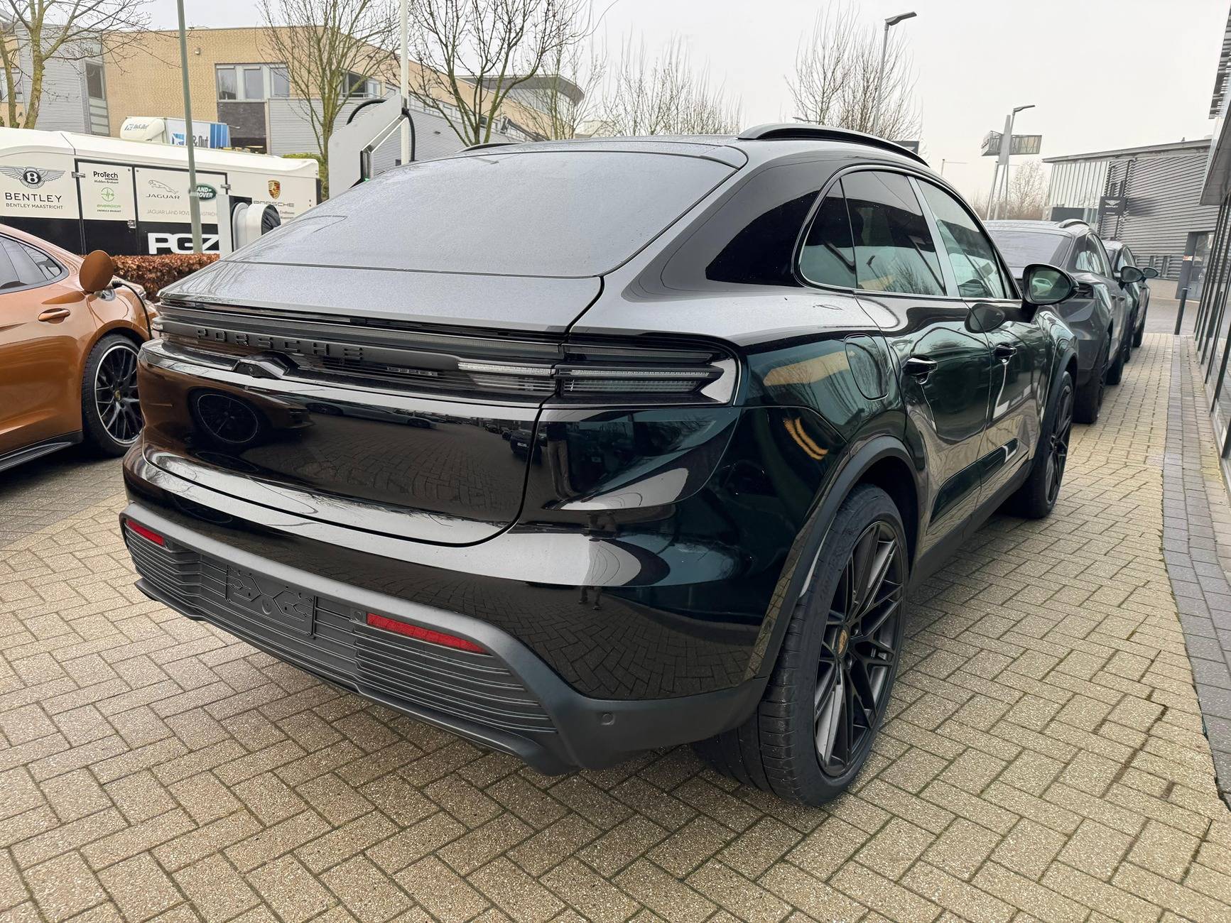 Electric Macan EV BLACK & JET BLACK METALLIC Macan EV Photos Thread a4576f72-45a8-4c38-bd2d-1e80496c5421