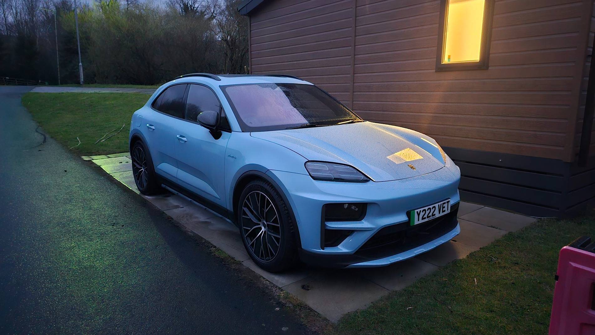 Electric Macan EV FROZEN BLUE Macan EV Photos Thread 1000092107