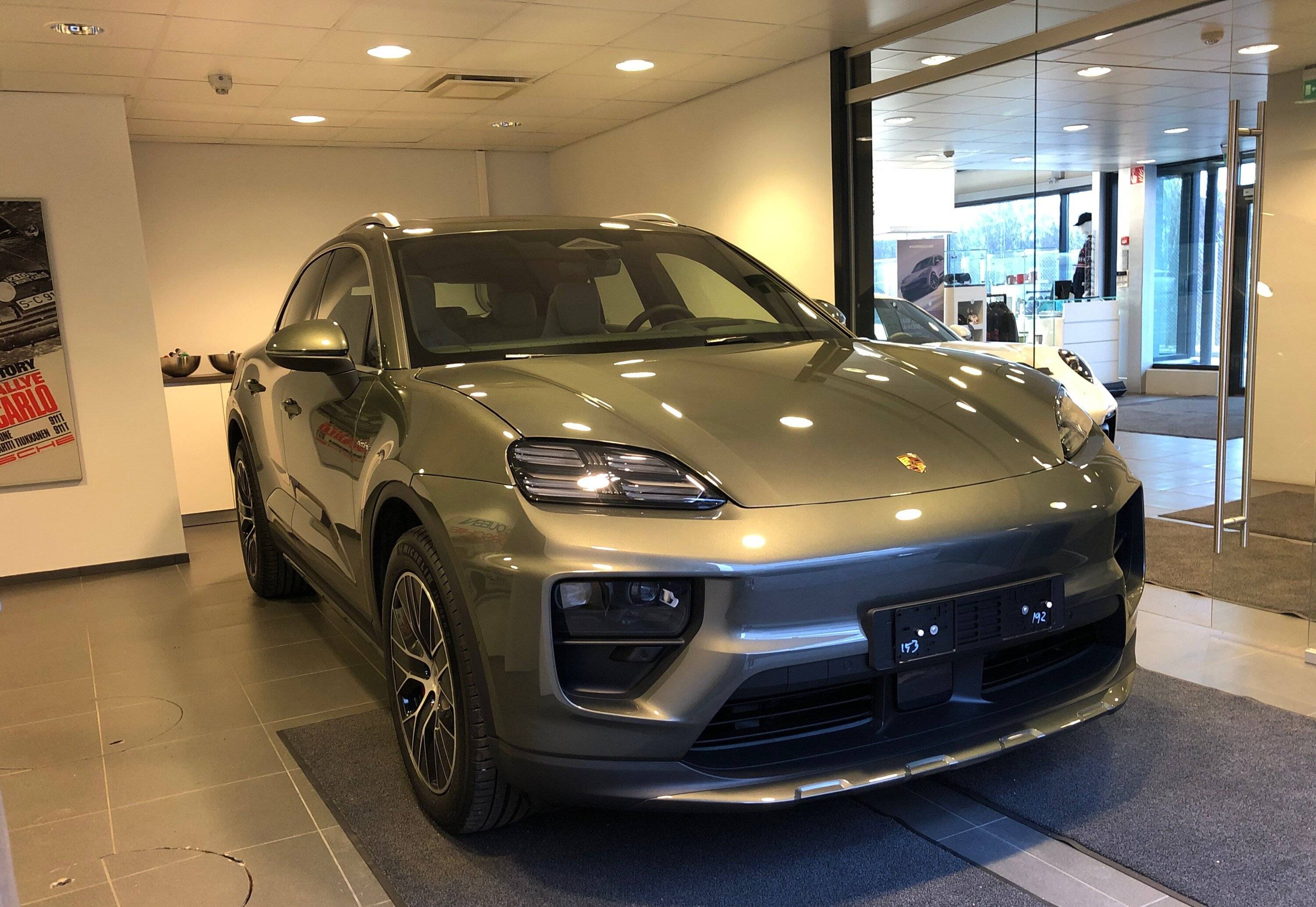 Electric Macan EV Received my 4S this week! macan_2.JPG