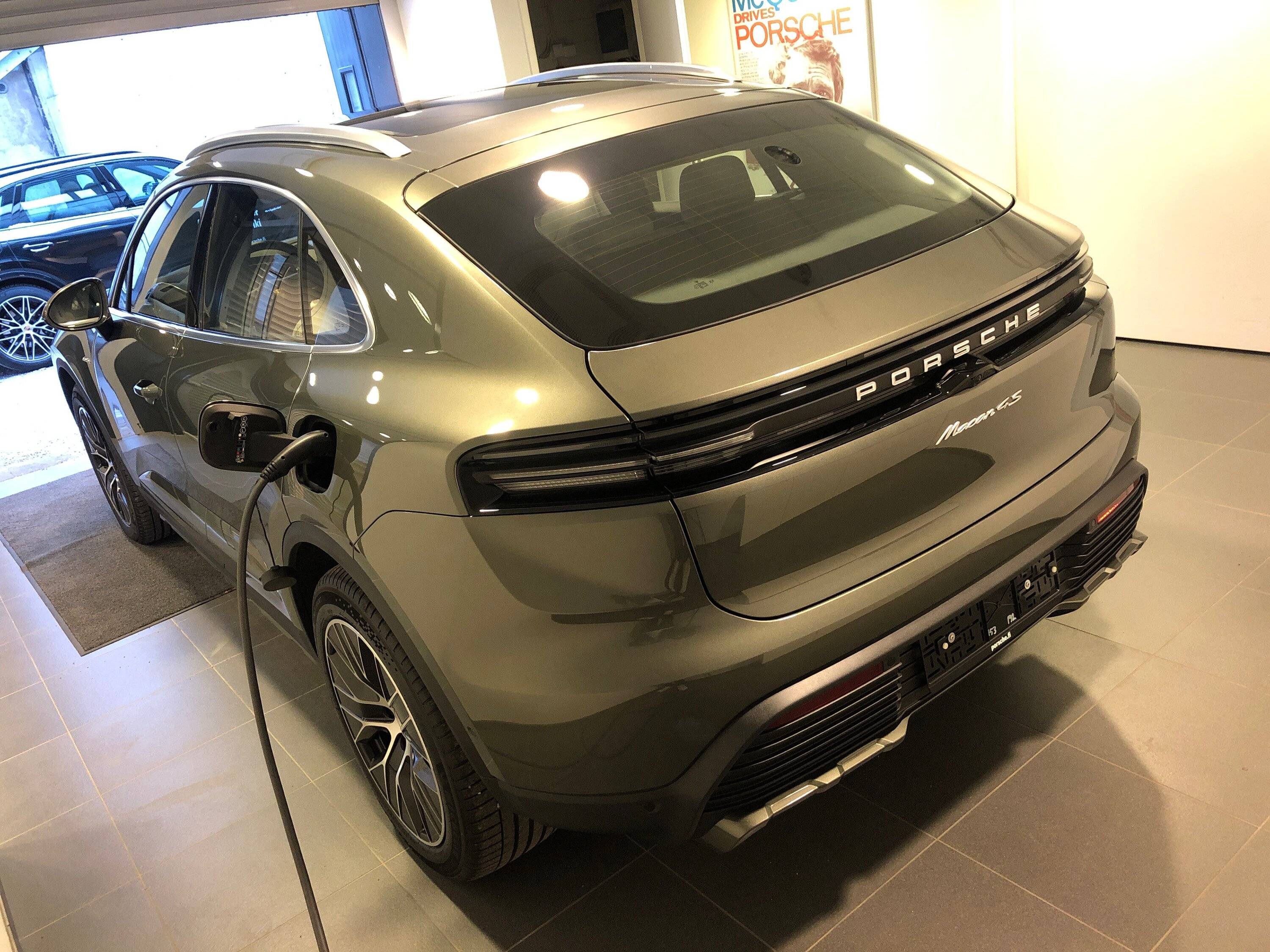 Electric Macan EV Received my 4S this week! macan_7.JPEG
