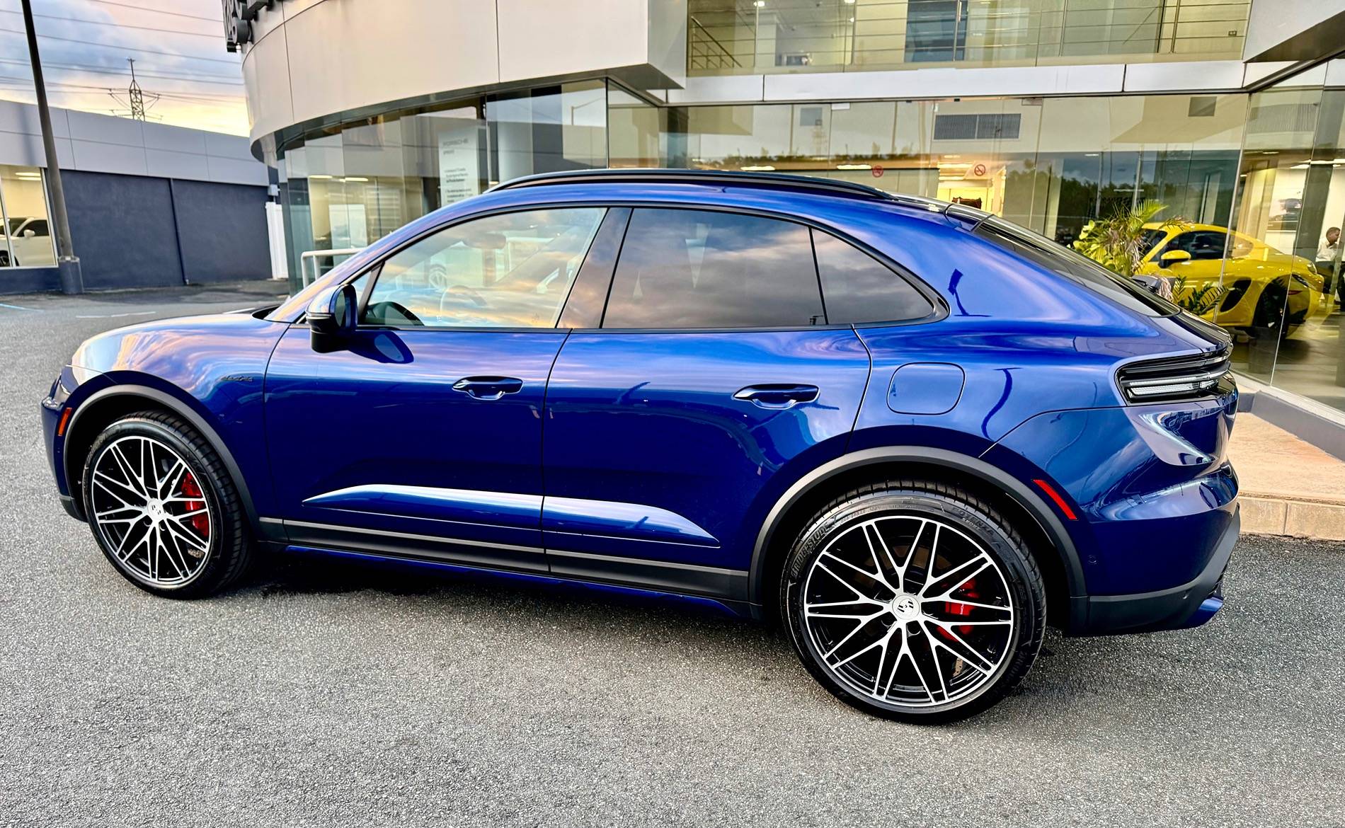 Electric Macan EV Close to ordering - help with config Macan 4S IMG_2885