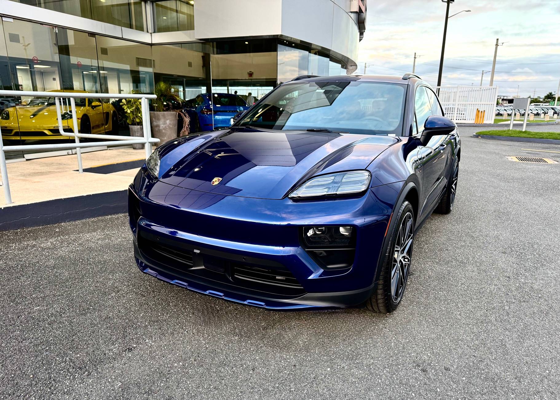 Electric Macan EV Close to ordering - help with config Macan 4S IMG_2886