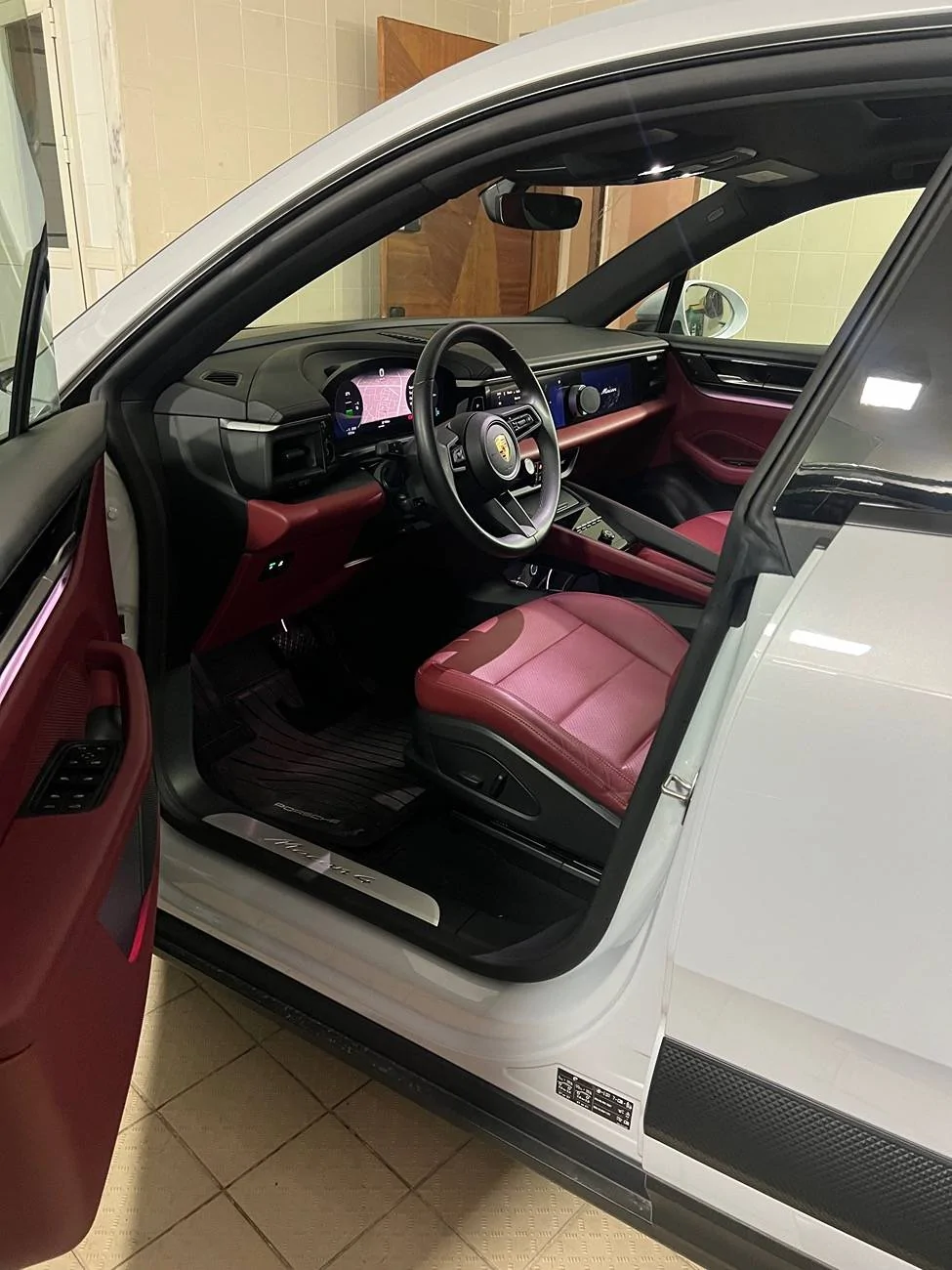 Electric Macan EV The Multimedia system is very poor for MENA IMG_5080