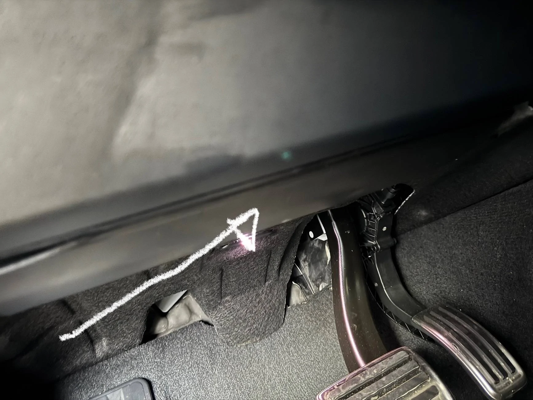 Electric Macan EV Managed to install Valentine1 radar and turns off automatically. IMG_3158