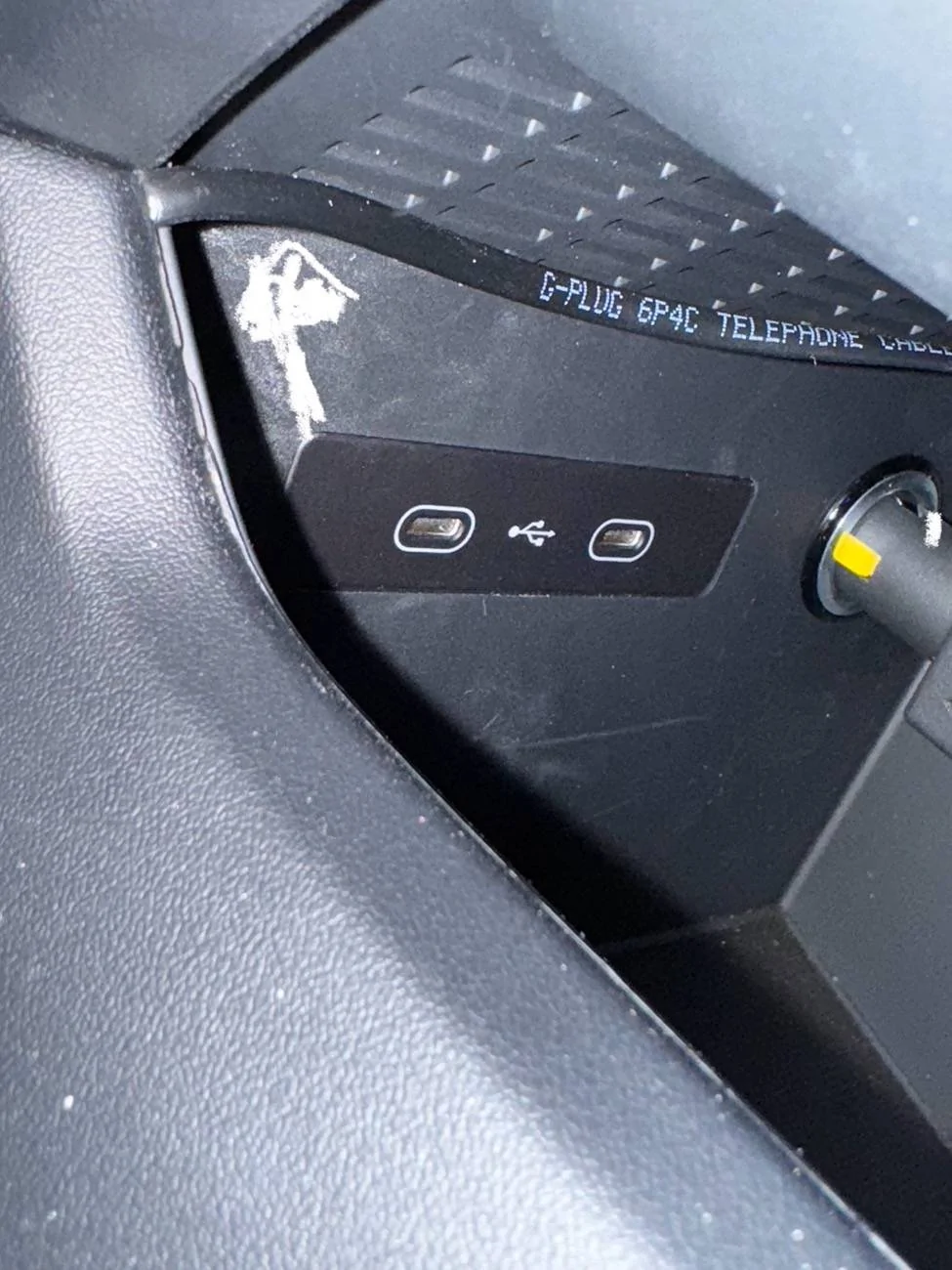 Electric Macan EV Managed to install Valentine1 radar and turns off automatically. IMG_3159