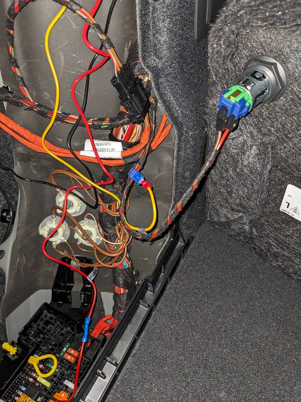 Electric Macan EV Dashcam installation issues -- fuse box location? PXL_20250201_175324608