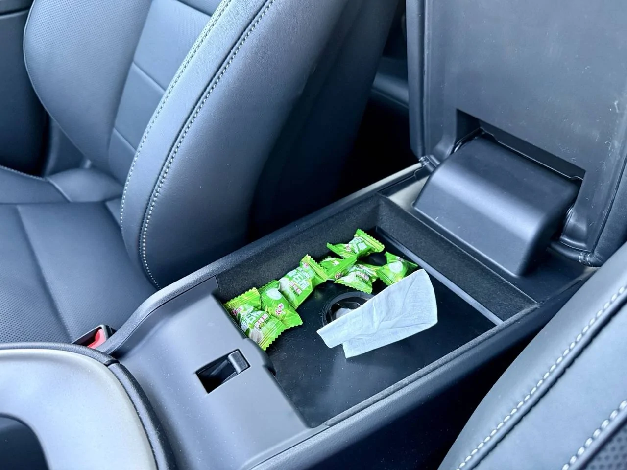 Electric Macan EV My customizations & accessories 1_Tray