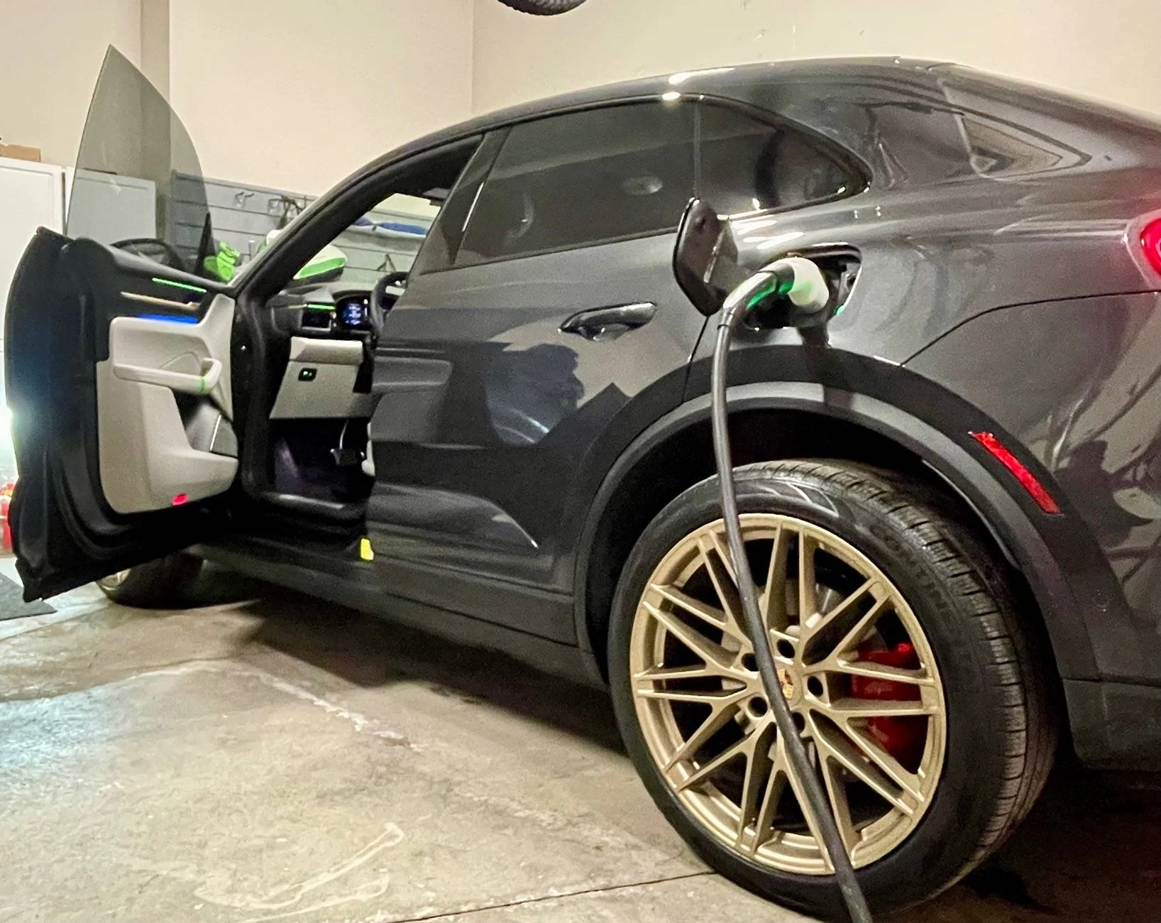 Electric Macan EV New delivery 2025 4S IMG_3411