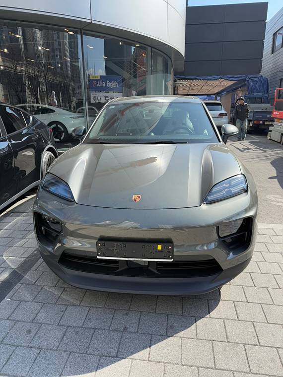 Electric Macan EV I just got my Macan4s. KakaoTalk_20250228_130917014_01