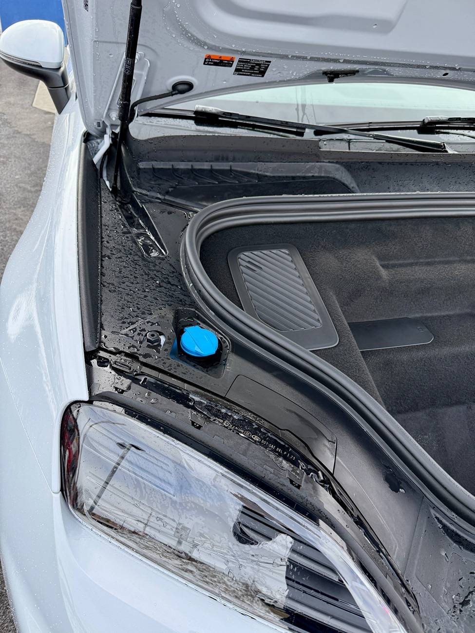 Electric Macan EV Snow ❄️ in Frunk!! IMG_5236