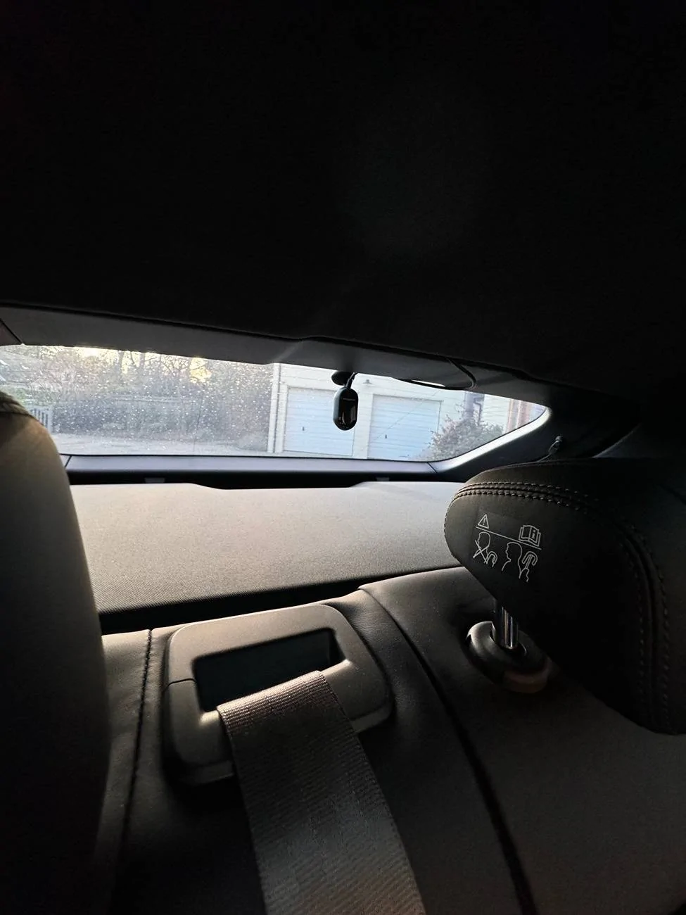 Electric Macan EV Dashcam installation issues -- fuse box location? IMG_1217