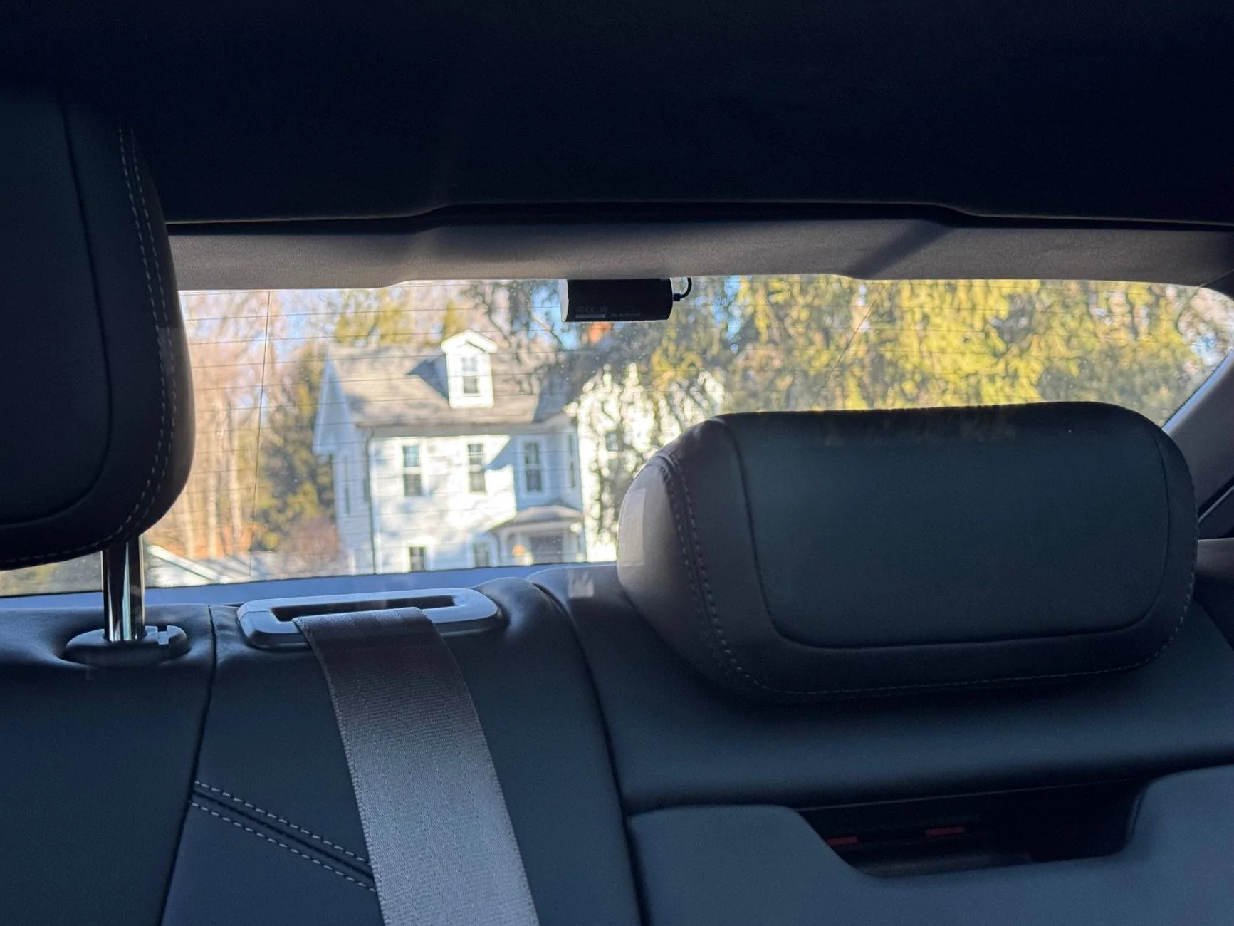 Electric Macan EV Dashcam installation issues -- fuse box location? IMG_8627