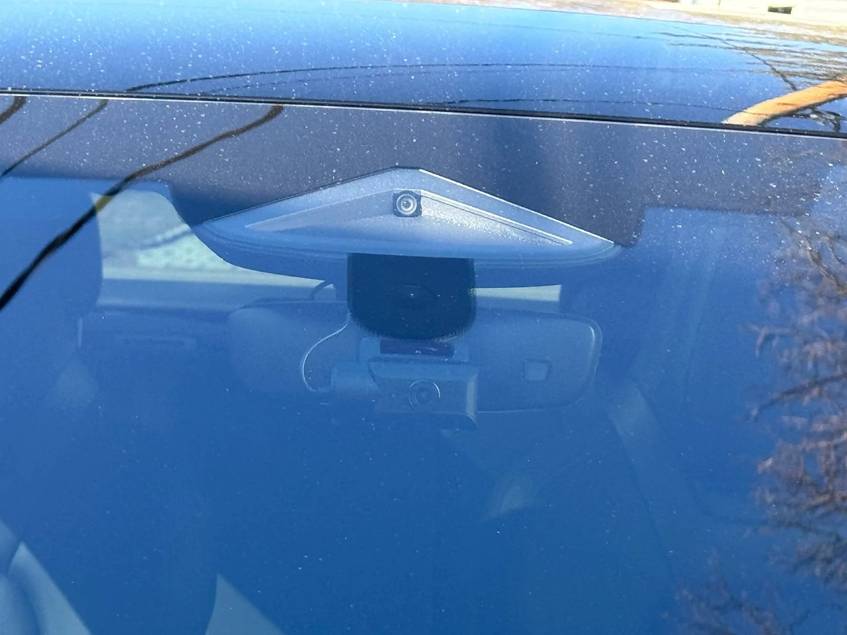 Electric Macan EV Dashcam installation issues -- fuse box location? IMG_8634