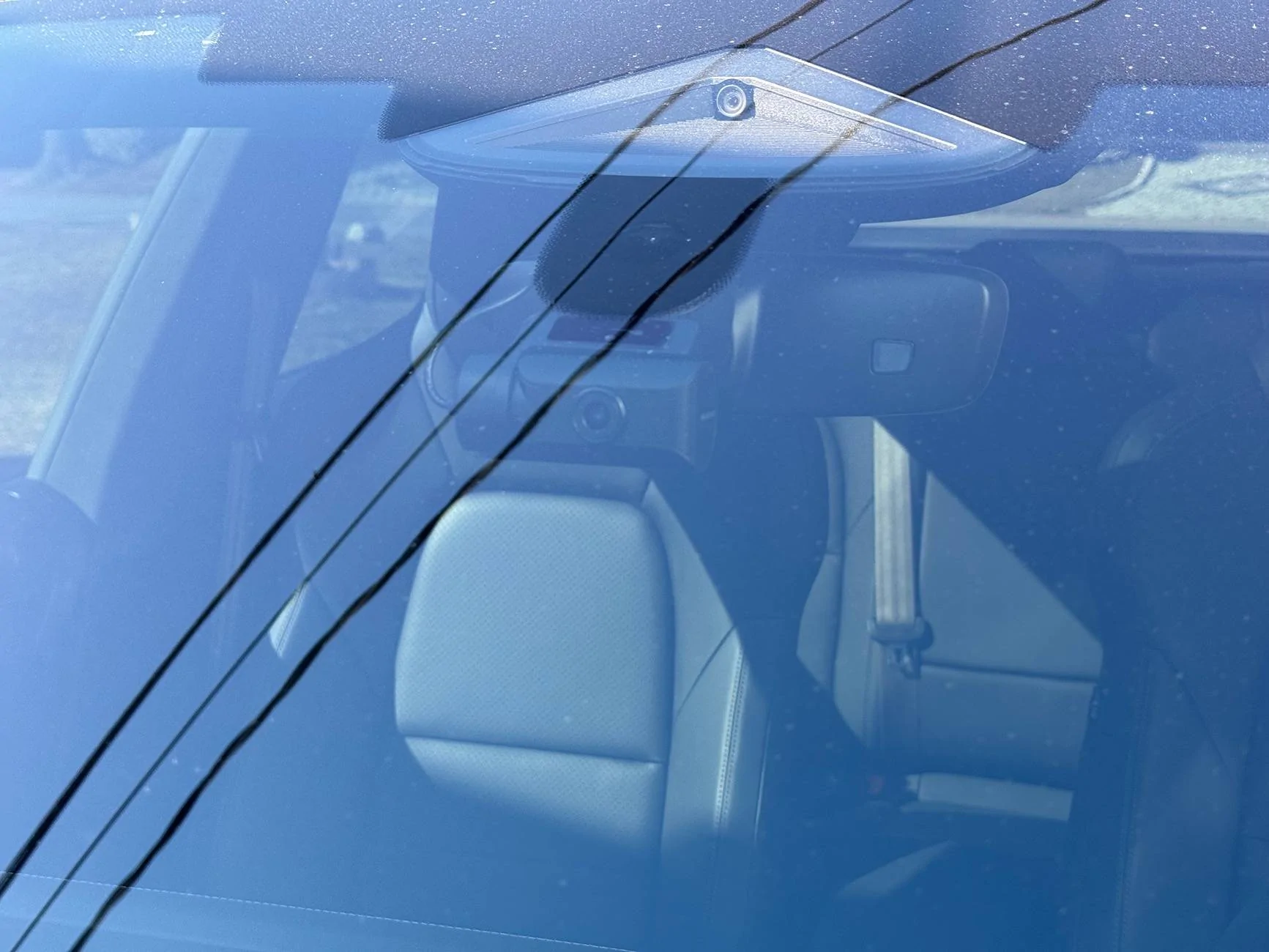 Electric Macan EV Dashcam installation issues -- fuse box location? IMG_8636