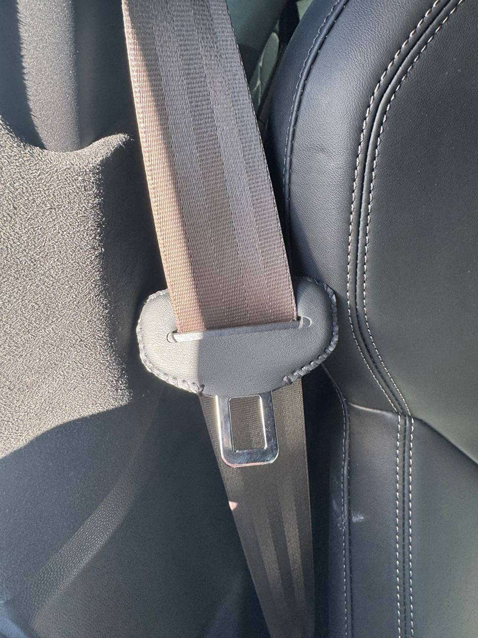 Electric Macan EV Seat belt hook cover (no more hook slamming against pillar) IMG_8706