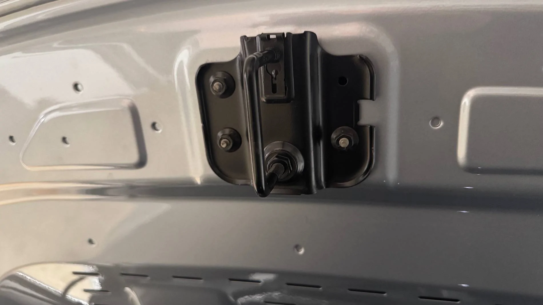 Electric Macan EV Missing bolt? IMG_2384