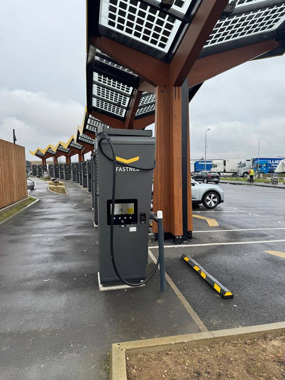 Electric Macan EV Random daily Macan EV photos - post yours! 🤳 fastned