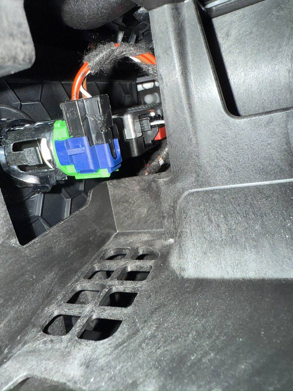 Electric Macan EV Dashcam installation issues -- fuse box location? 68D6A1AA-5A83-417C-9EF9-E0D87EE9EDCA_1_102_o