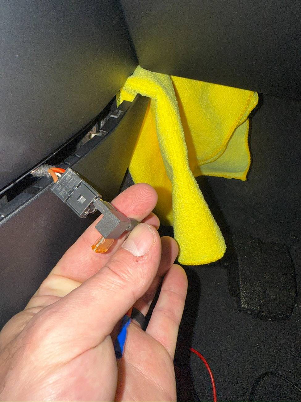 Electric Macan EV Dashcam installation issues -- fuse box location? FD695455-9BB8-4B94-861A-723B0FA1728B_1_102_o