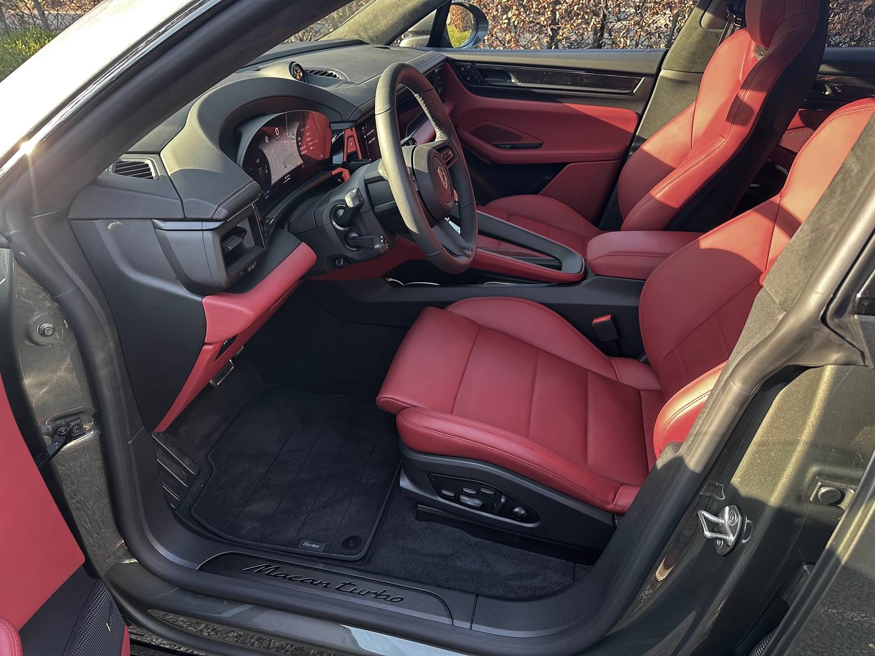 Electric Macan EV AVENTURINE GREEN Macan EV Photos Thread IMG_1496