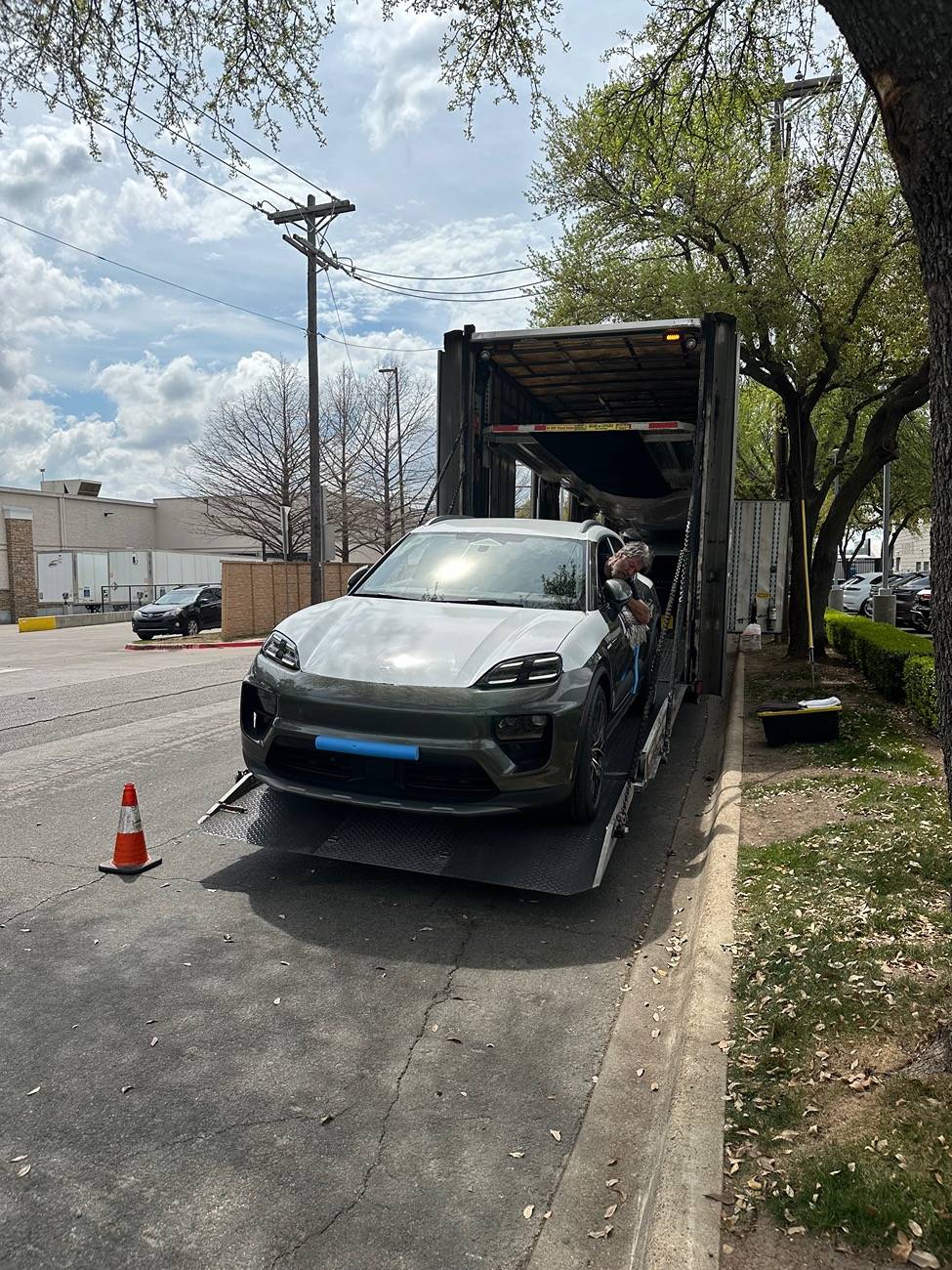 Electric Macan EV AVENTURINE GREEN Macan EV Photos Thread IMG_7780