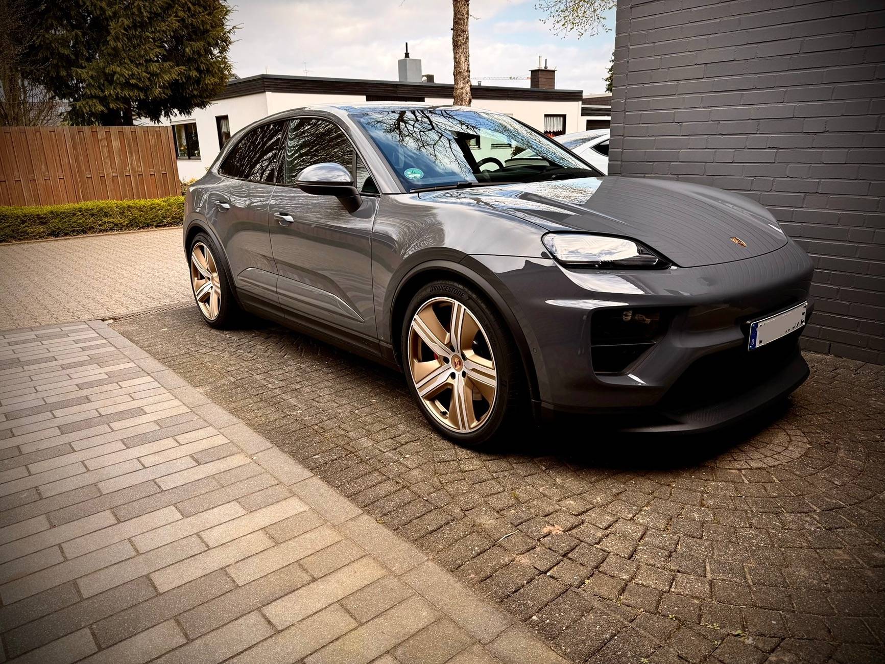 Electric Macan EV Random daily Macan EV photos - post yours! 🤳 IMG_1346