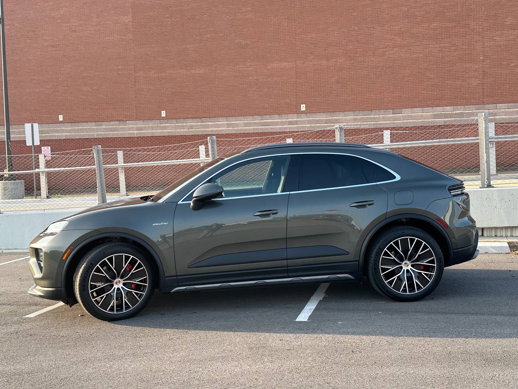 Electric Macan EV AVENTURINE GREEN Macan EV Photos Thread IMG_7811