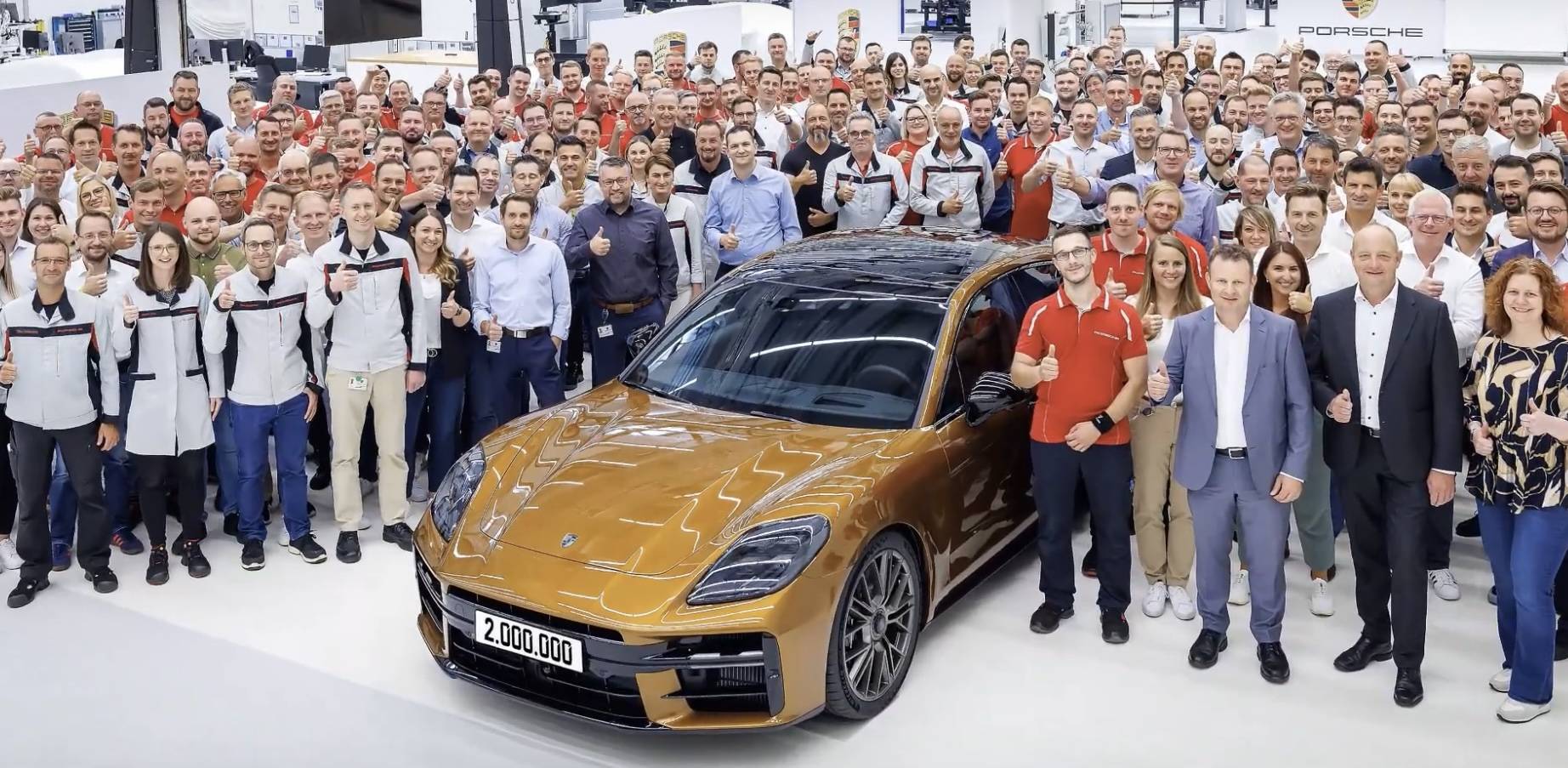 Electric Macan EV Papaya metallic withdrawed (?) IMG_7627