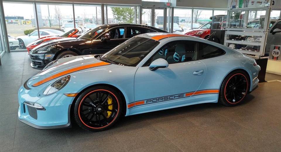 Electric Macan EV Papaya metallic withdrawed (?) 911r-gulf