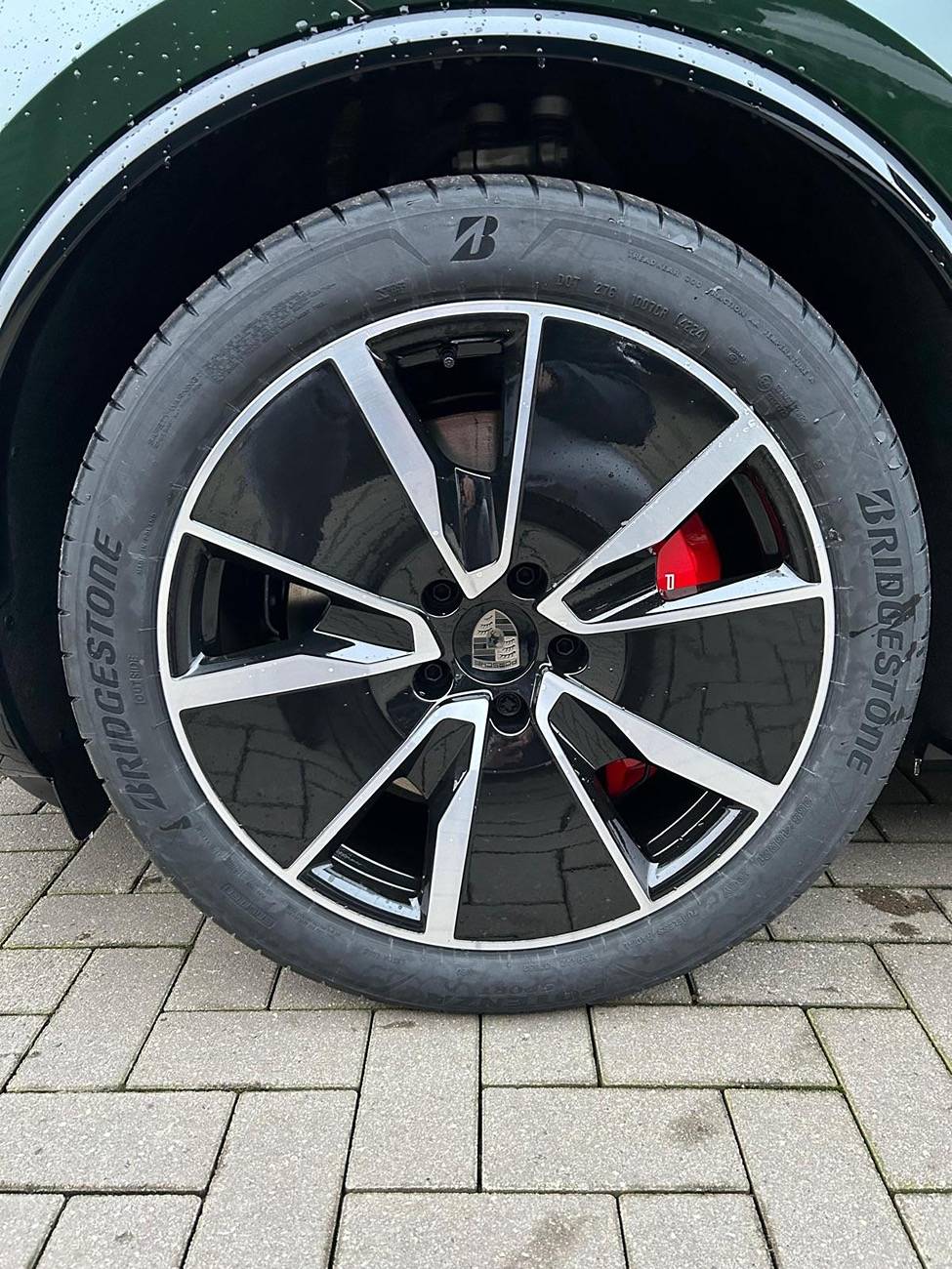 Electric Macan EV Painting calipers on base stupid? f5d1c272-9602-45ef-9fd6-5b9c1d3860c1