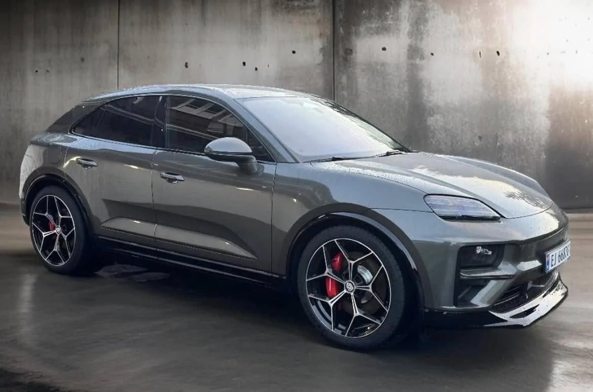 Electric Macan EV Aftermarket wheels (by Aventador Wheels) on Macan EV IMG_0826