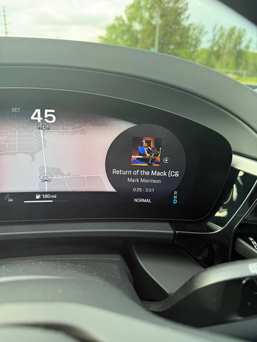 Electric Macan EV Instrument cluster on right always reset IMG_5188