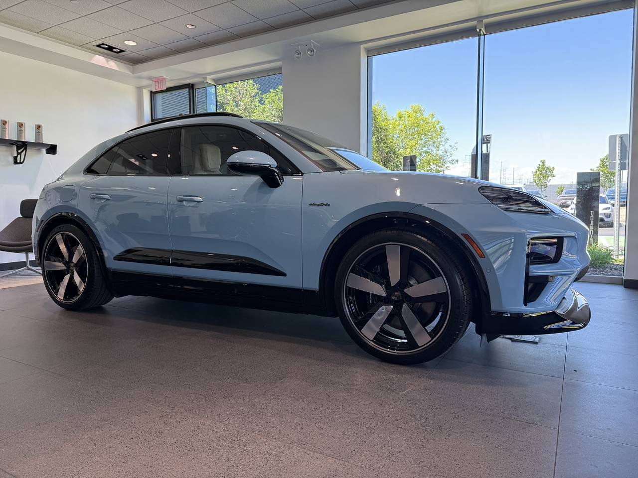 Electric Macan EV Here's my frozen blue Turbo - just took delivery! i-bT6GpDc-X2