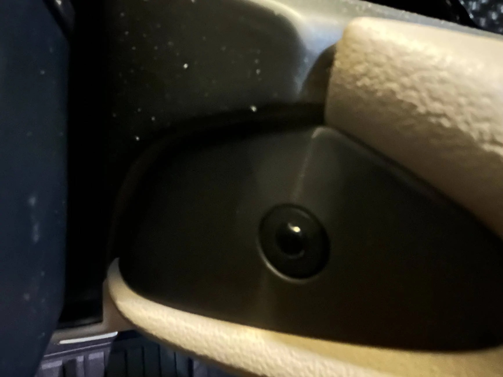 Electric Macan EV Small black button to the right of the steering column IMG_6085