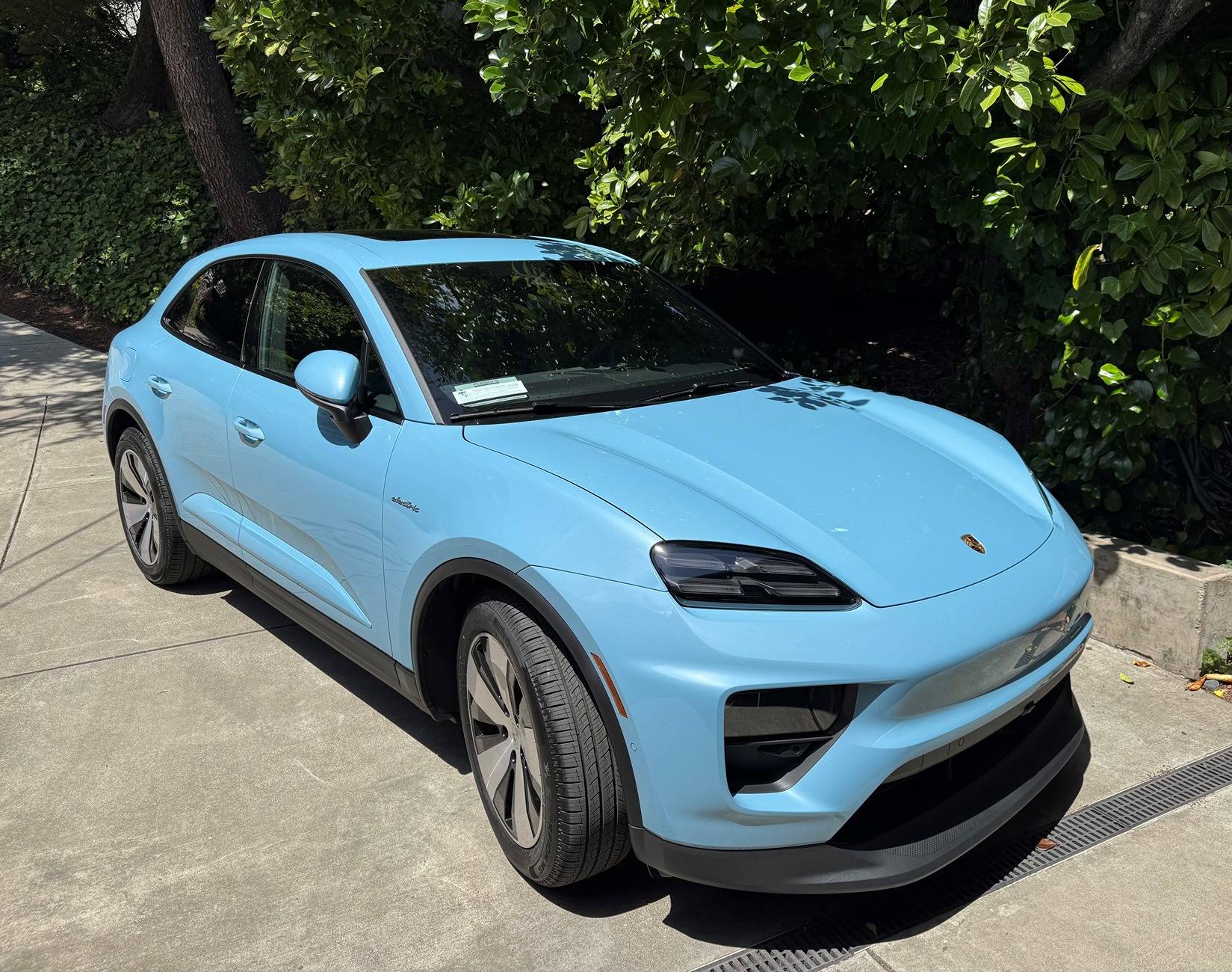 Electric Macan EV Here's my frozen blue Turbo - just took delivery! PEV