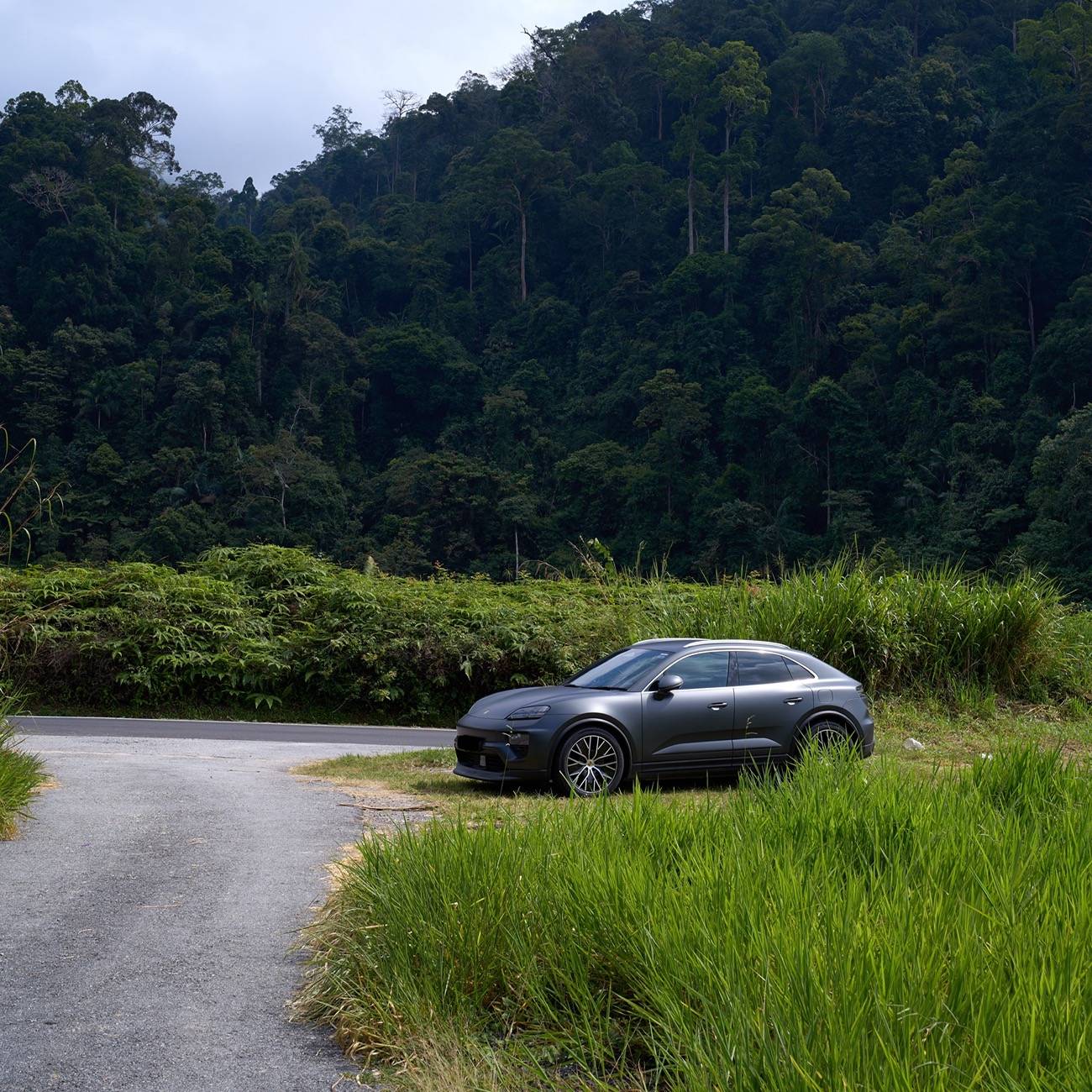 Electric Macan EV VOLCANO GREY Macan EV Photos Thread IMG_0959