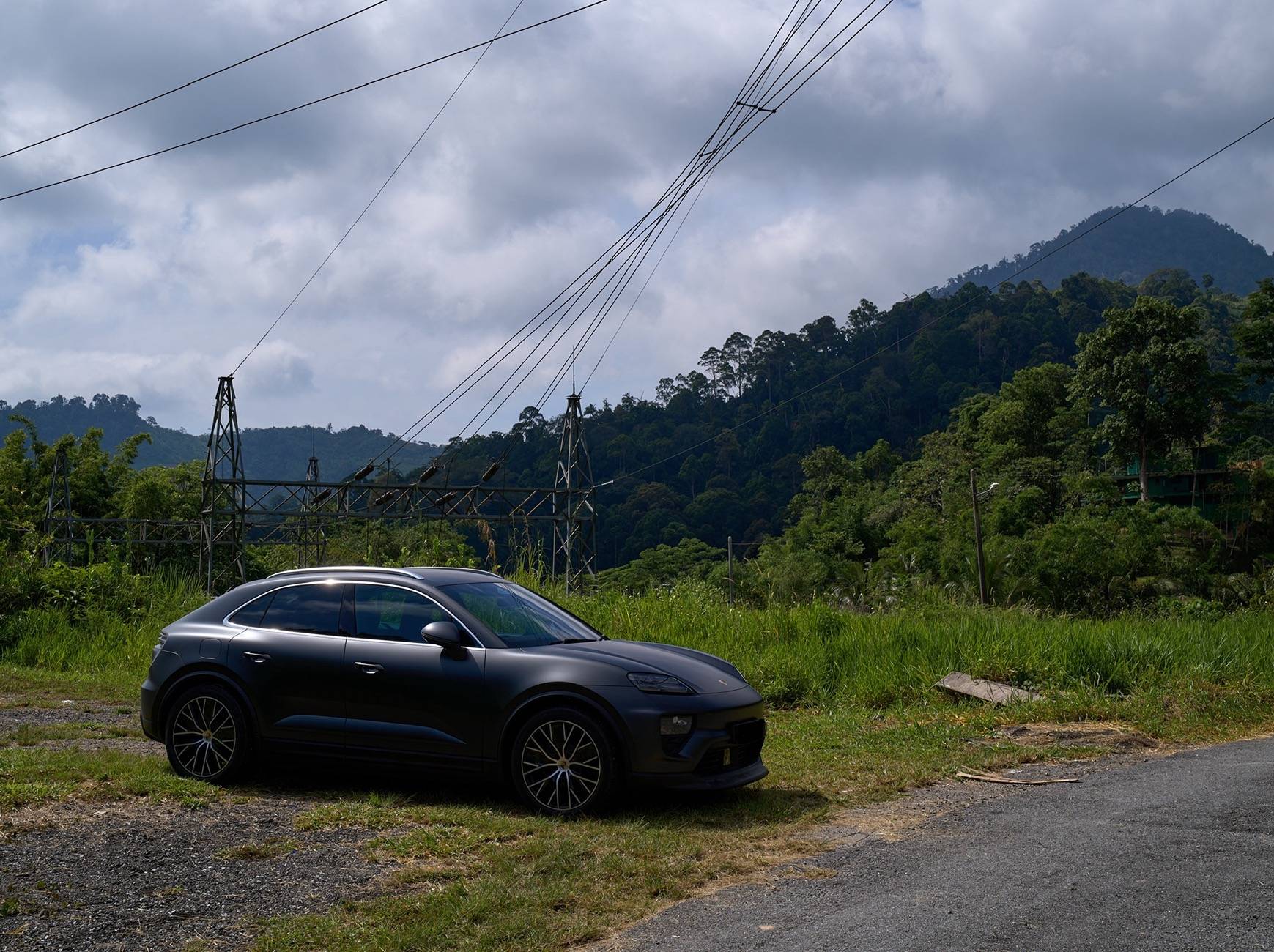 Electric Macan EV VOLCANO GREY Macan EV Photos Thread IMG_0958
