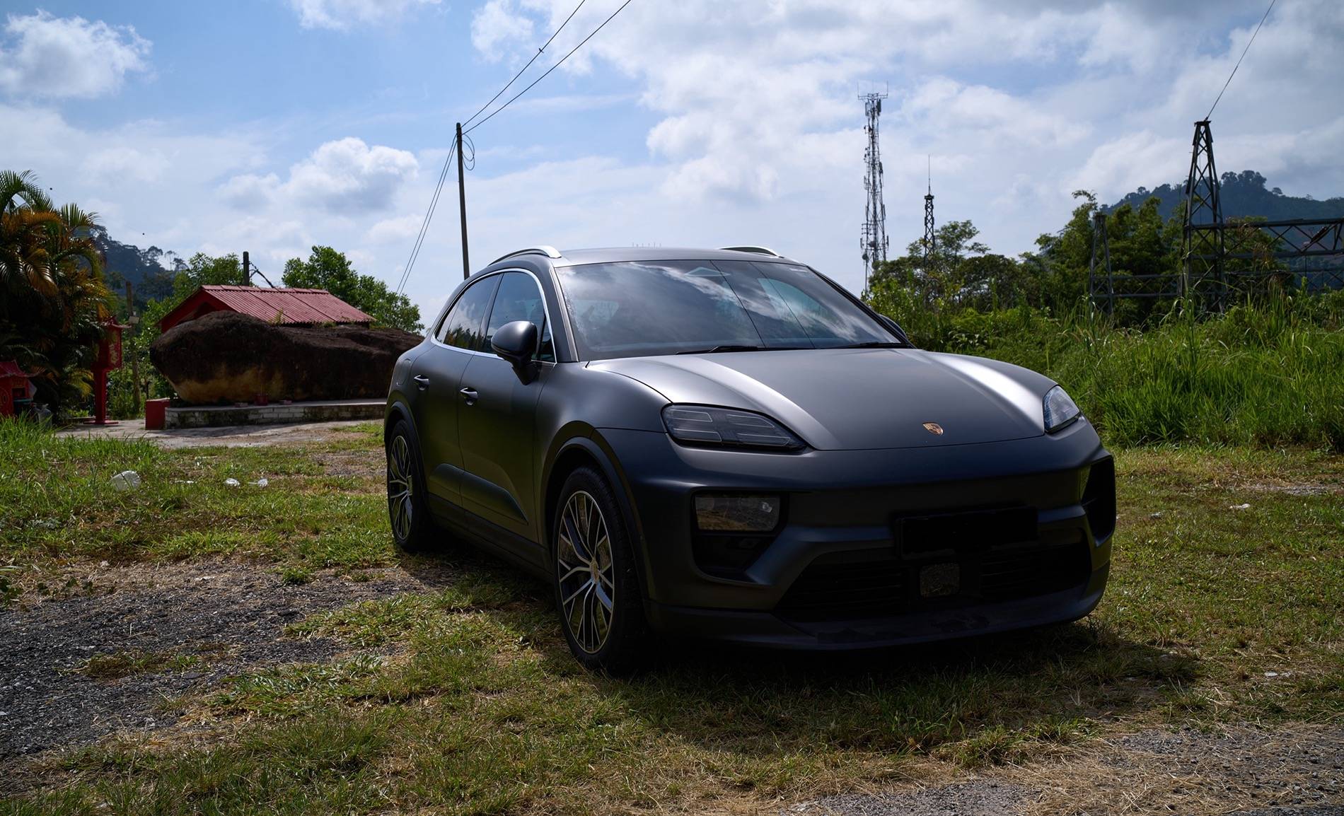 Electric Macan EV VOLCANO GREY Macan EV Photos Thread IMG_0956